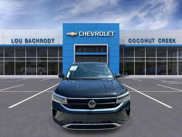 2024 Volkswagen Taos SE photo 3