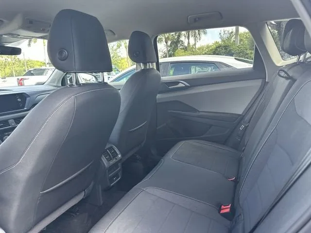 2024 Volkswagen Taos SE photo 16
