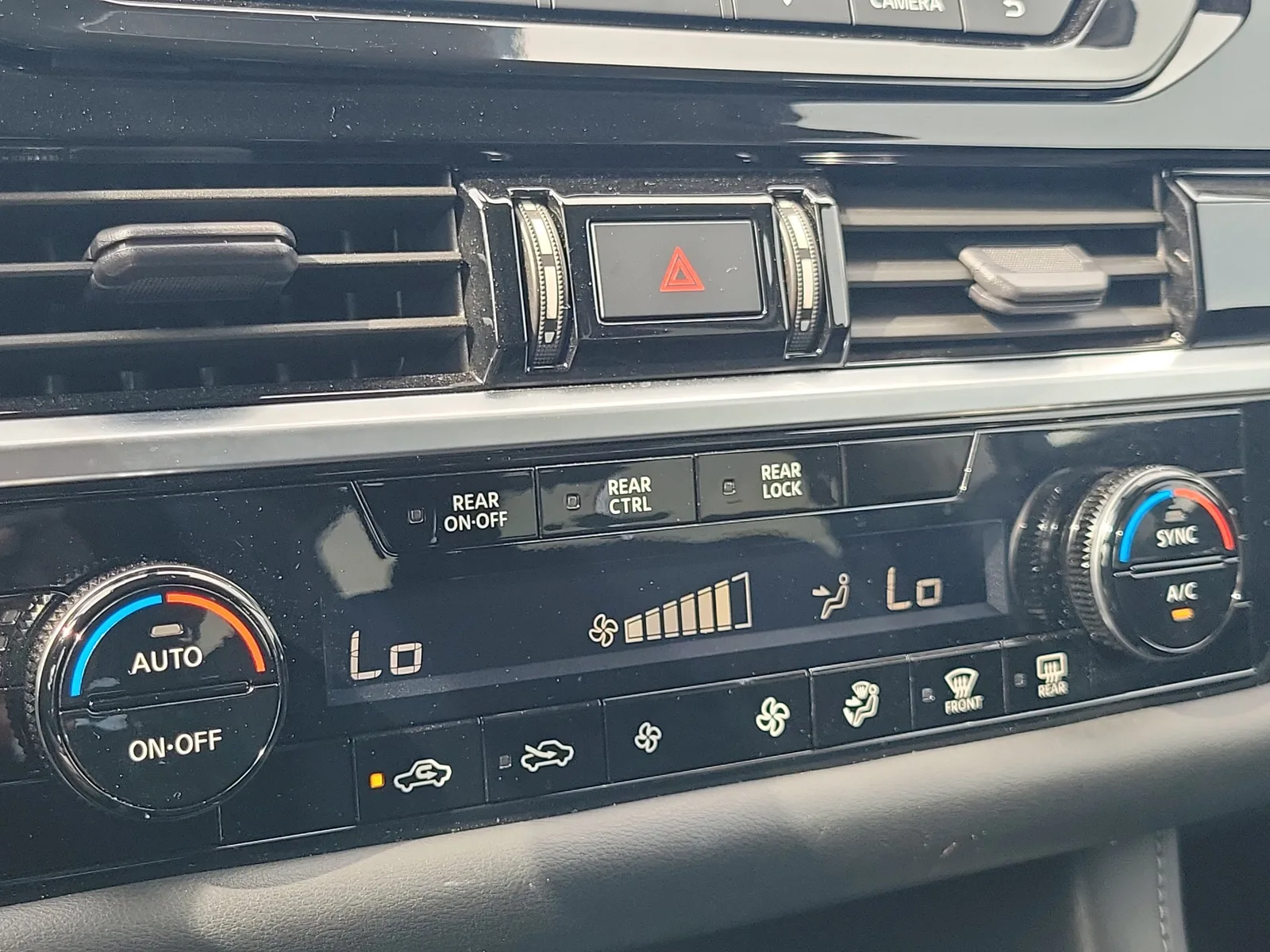 2024 Nissan Pathfinder SV photo 29