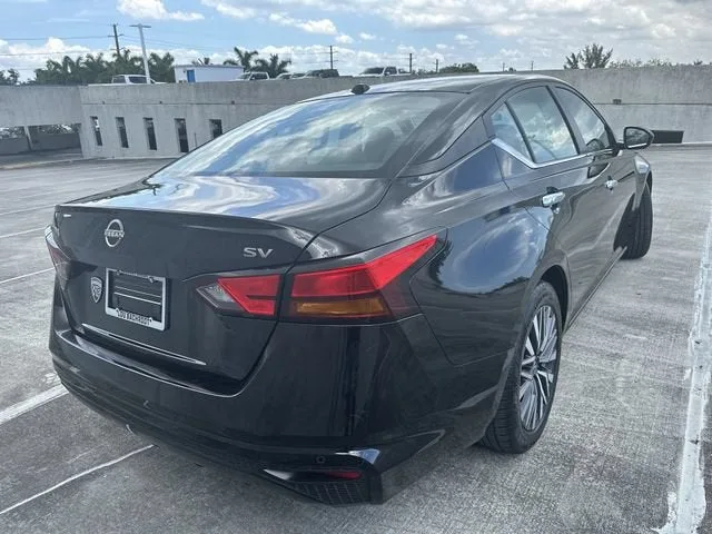 2024 Nissan Altima 2.5 SV photo 15