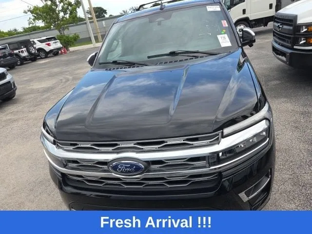 2023 Ford Expedition Platinum photo 2