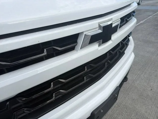 2023 Chevrolet Silverado 1500 RST photo 10