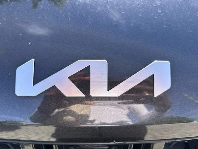 2023 Kia Carnival EX photo 10