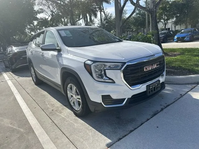 2024 GMC Terrain SLE photo 15