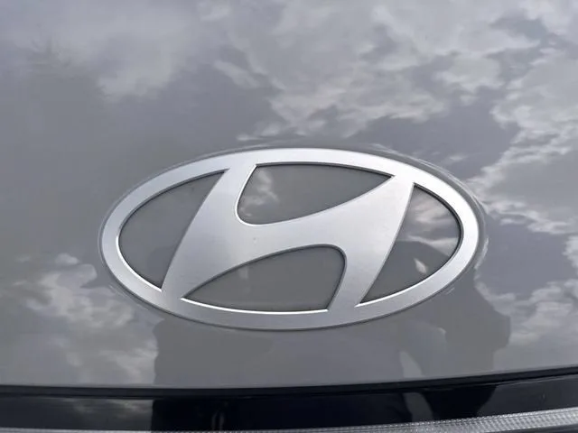 2025 Hyundai Kona SEL photo 10