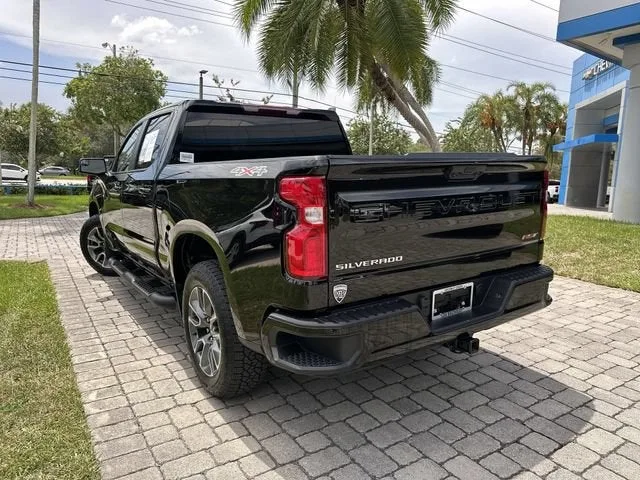 2023 Chevrolet Silverado 1500 RST photo 12