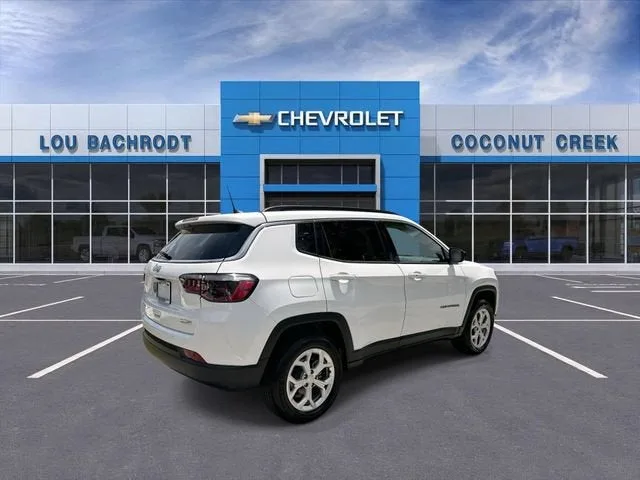 2024 Jeep Compass Latitude photo 8
