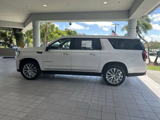 2022 GMC Yukon XL Denali photo 17