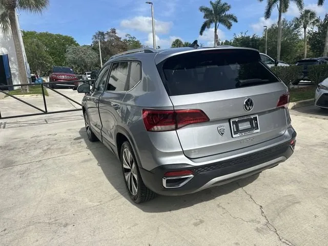 2024 Volkswagen Taos SE photo 14