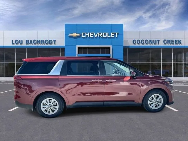 2024 Kia Carnival LX photo 9