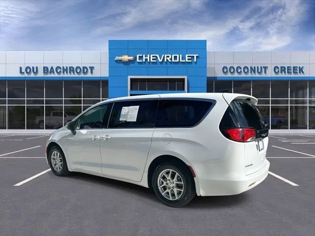 2023 Chrysler Voyager LX photo 6