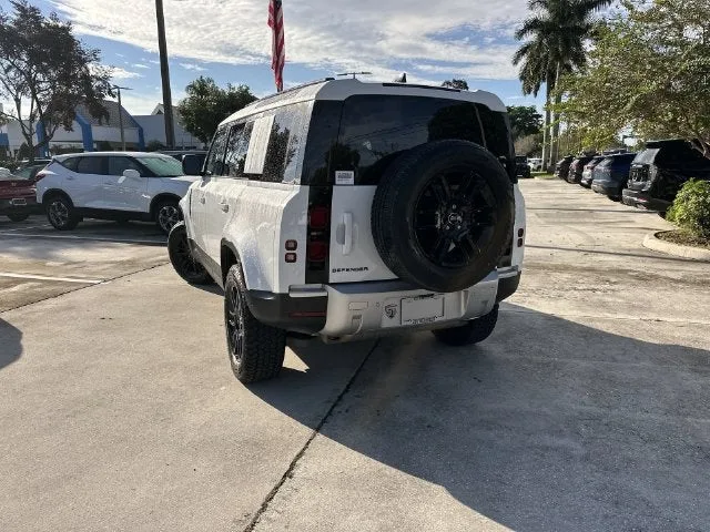 2025 Land Rover Defender S photo 12