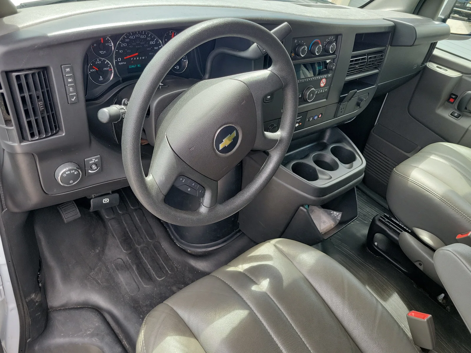 2025 Chevrolet Express Cargo WT photo 12