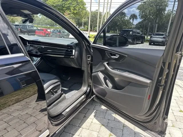 2021 Audi Q7 Premium Plus photo 23