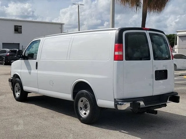 2020 GMC Savana Cargo 2500 RWD 2500 135" photo 5