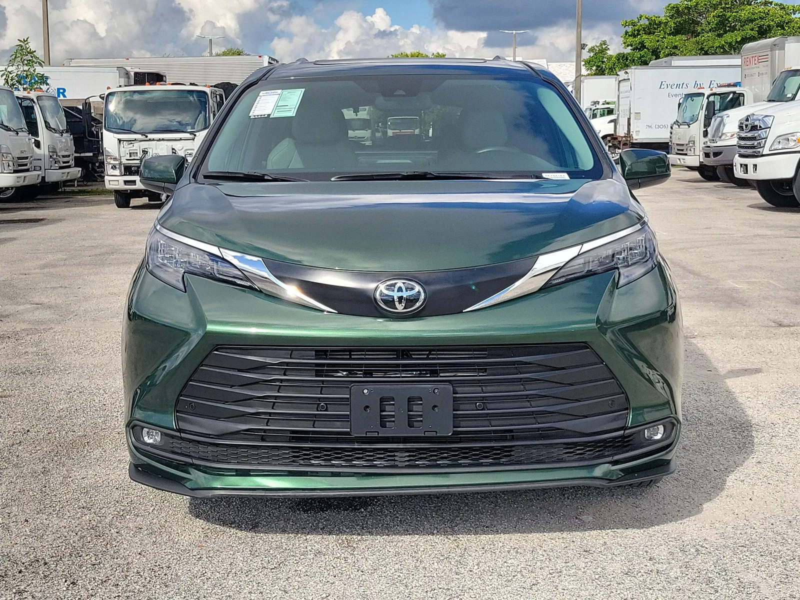 2026 Toyota Sienna XLE photo 8