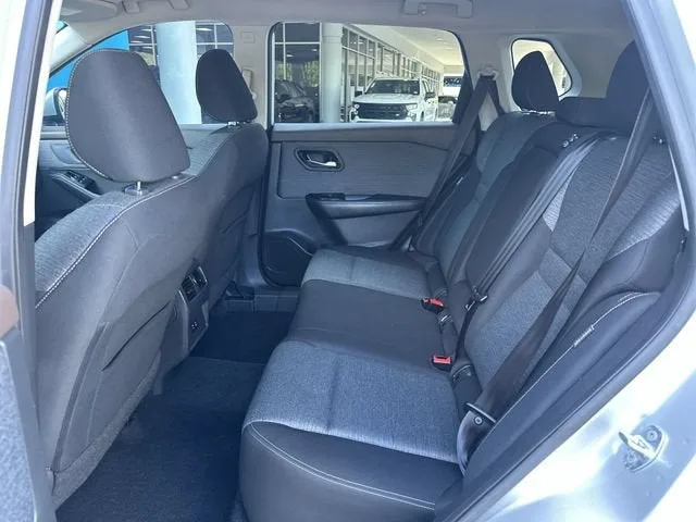 2022 Nissan Rogue SV photo 27