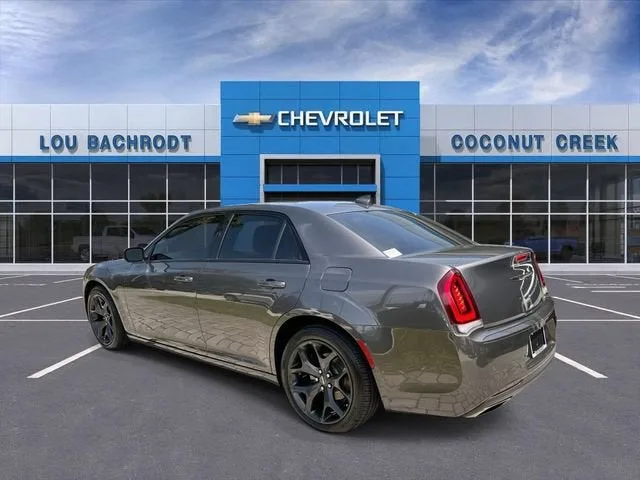 2023 Chrysler 300 300S photo 6
