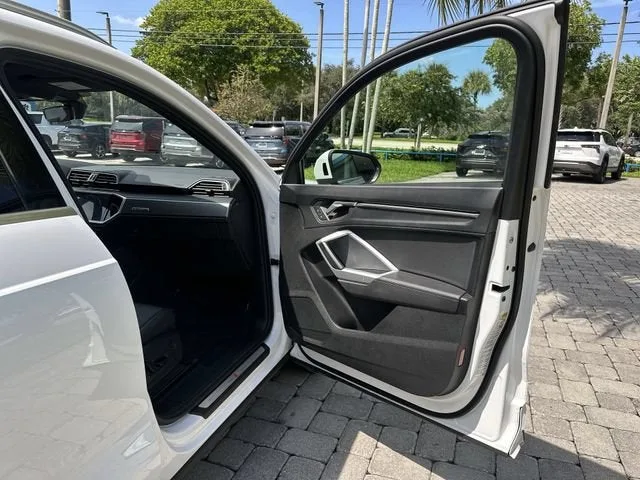 2025 Audi Q3 S line Premium photo 23