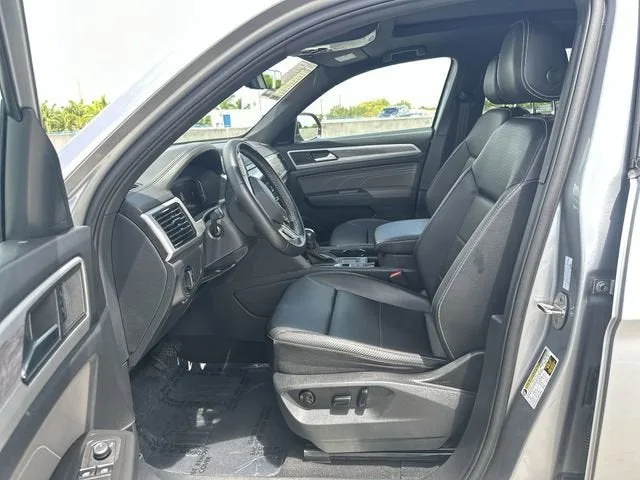 2022 Volkswagen Atlas Cross Sport 2.0T SE w/Technology photo 30
