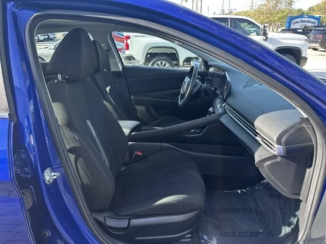 2025 Hyundai Elantra SEL Convenience photo 29