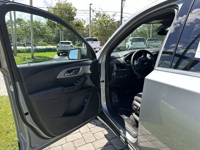 2023 Chevrolet Traverse LT Cloth photo 22