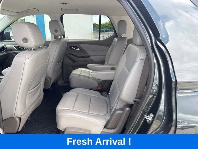 2019 Chevrolet Traverse LT Leather photo 3