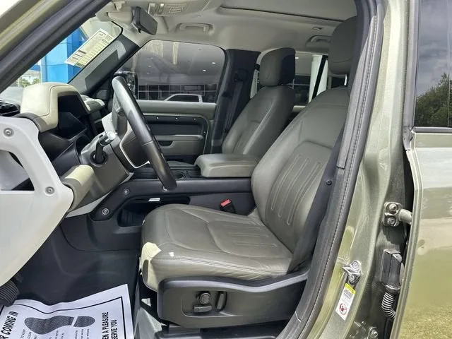 2020 Land Rover Defender HSE photo 30