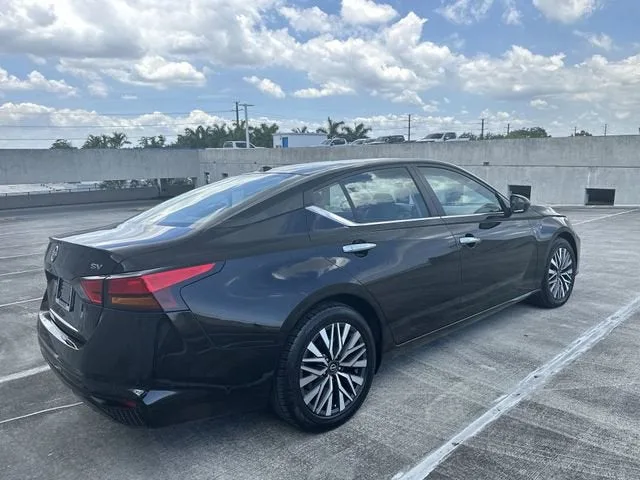2024 Nissan Altima 2.5 SV photo 12