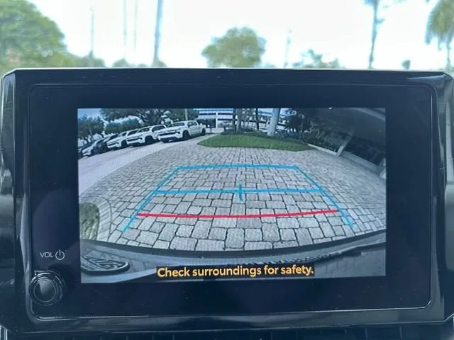 2023 Toyota Corolla Cross LE photo 24