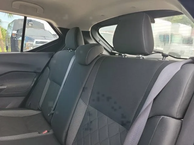2020 Nissan Kicks S photo 13