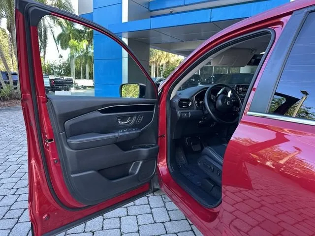 2024 Honda Pilot EX-L 7 Passenger photo 22