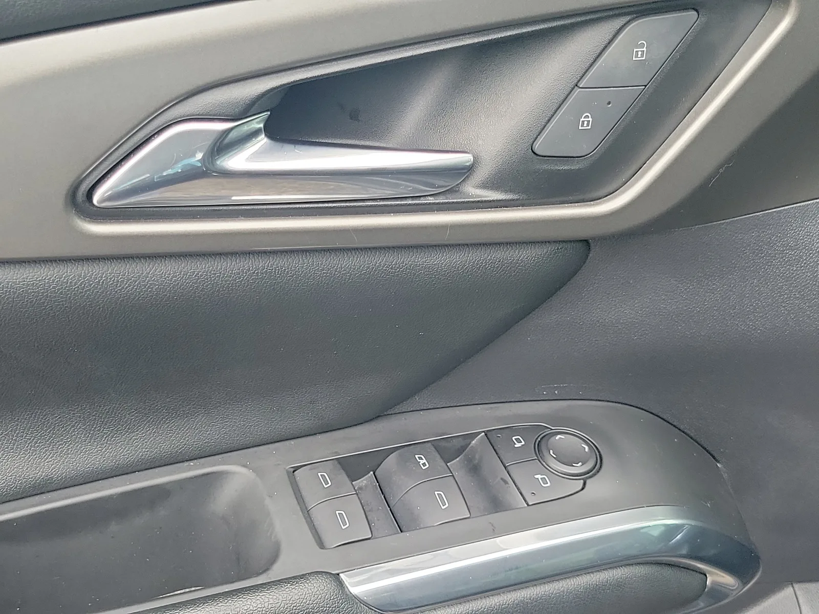 2024 Chevrolet Traverse LT photo 16