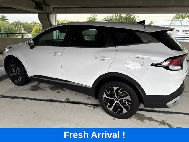 2024 Kia Sportage EX photo 18