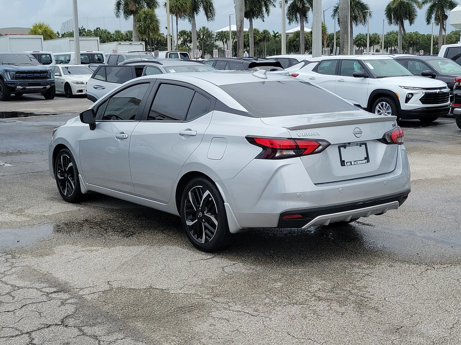 2025 Nissan Versa SR photo 6