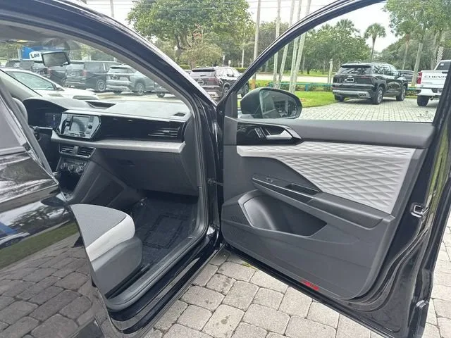 2022 Volkswagen Taos S photo 23