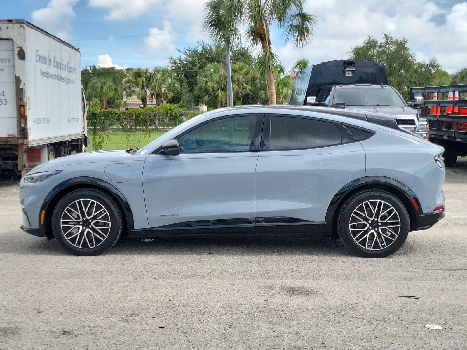2024 Ford Mustang Mach-E Premium photo 6