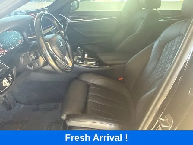 2023 BMW 5 Series 530i xDrive photo 2