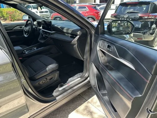 2025 Ford Explorer ST-Line photo 22
