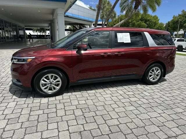 2024 Kia Carnival LX photo 35