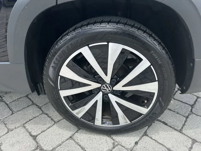 2024 Volkswagen Taos SE photo 11