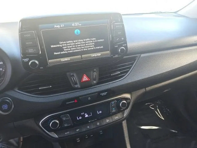 2020 Hyundai Elantra GT 5DR HB AT photo 17
