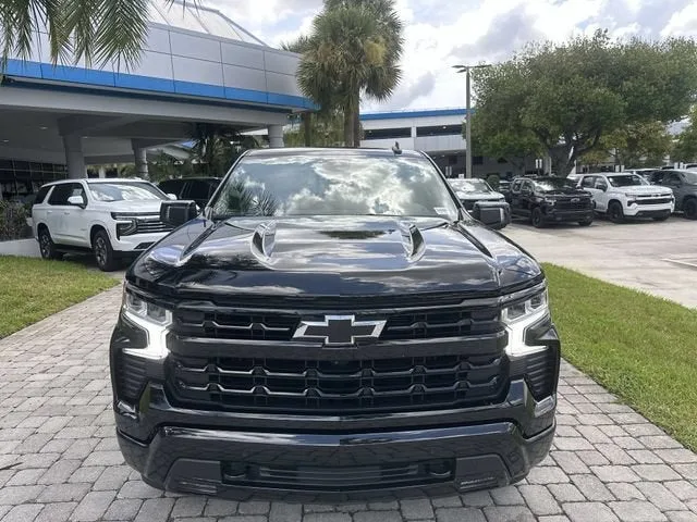 2024 Chevrolet Silverado 1500 RST photo 18
