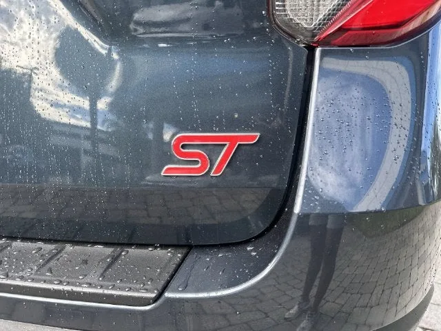 2023 Ford Explorer ST photo 39