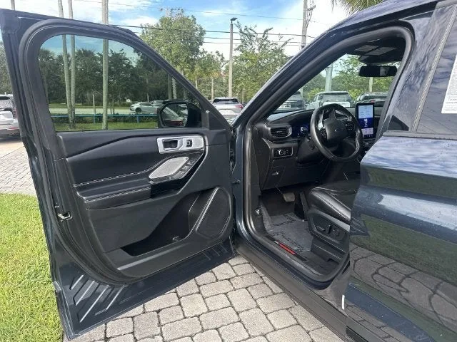 2023 Ford Explorer ST photo 22