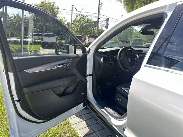 2024 Cadillac XT6 Luxury photo 22