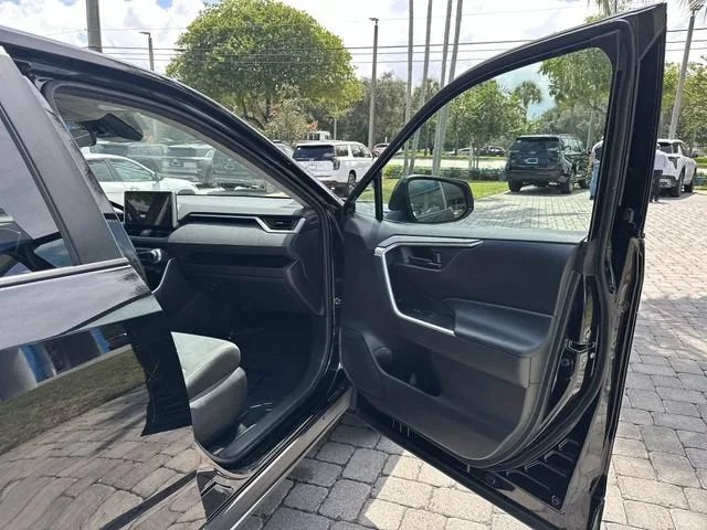 2024 Toyota RAV4 LE photo 23