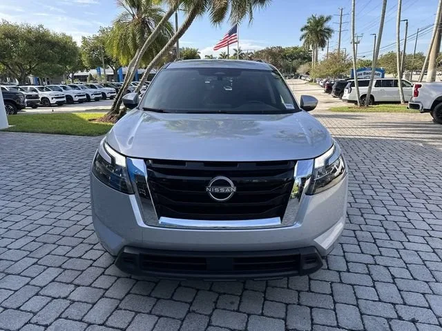 2025 Nissan Pathfinder SV photo 18