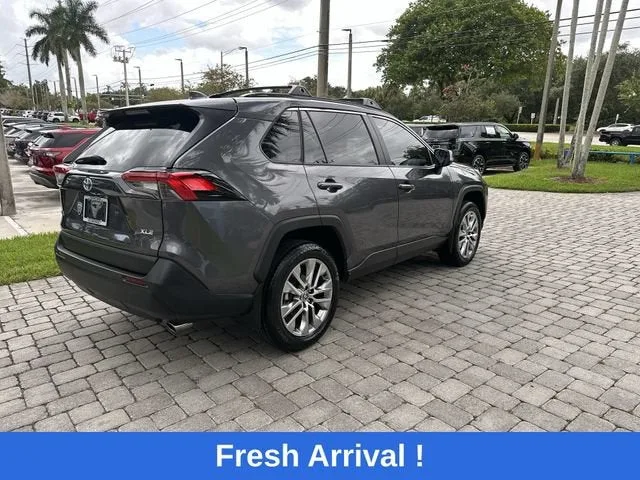 2024 Toyota RAV4 XLE Premium photo 38