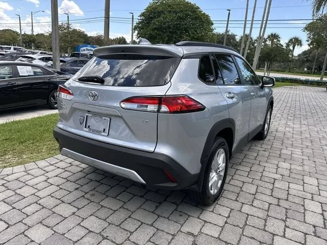 2023 Toyota Corolla Cross LE photo 34